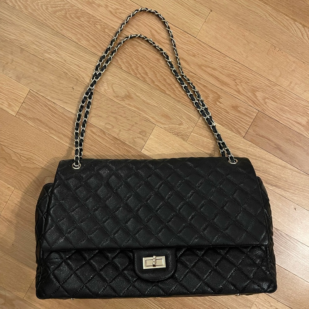 Leather Oversize Quilted Flap bag in black